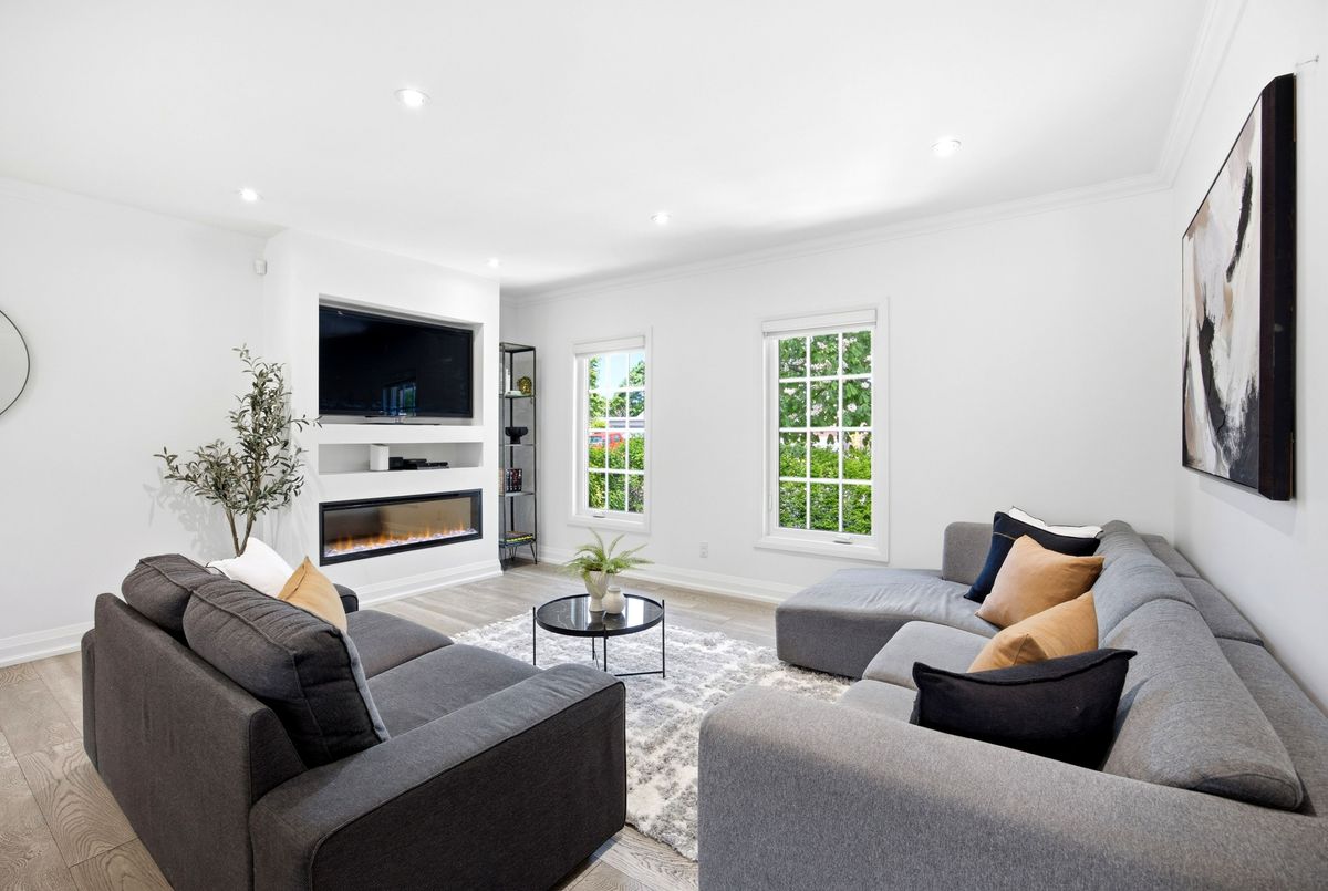 10 Dana Avenue 10 Dana Avenue Toronto W05