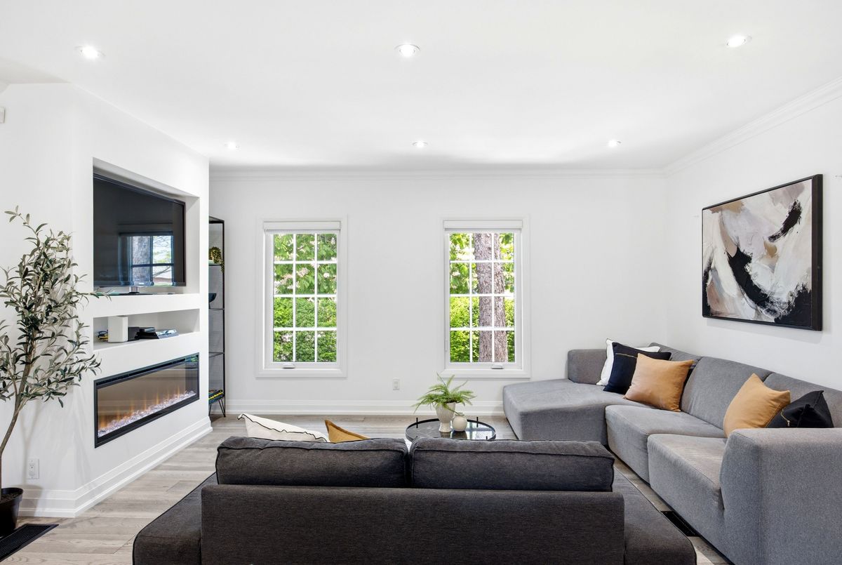 10 Dana Avenue 10 Dana Avenue Toronto W05