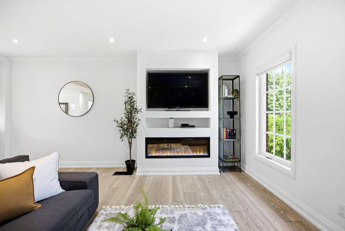 10 Dana Avenue 10 Dana Avenue Toronto W05