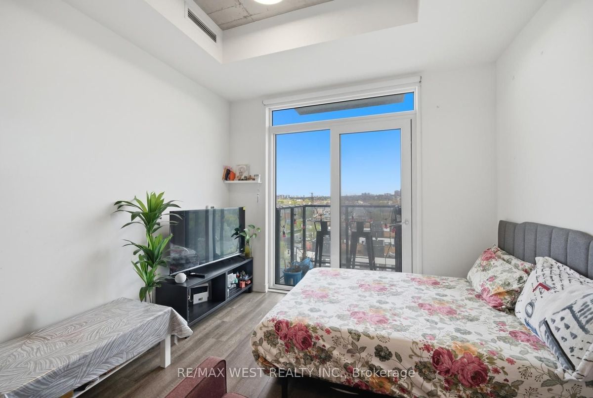 801-1808 St. Clair Avenue W 801-1808 St. Clair Avenue W Toronto W02