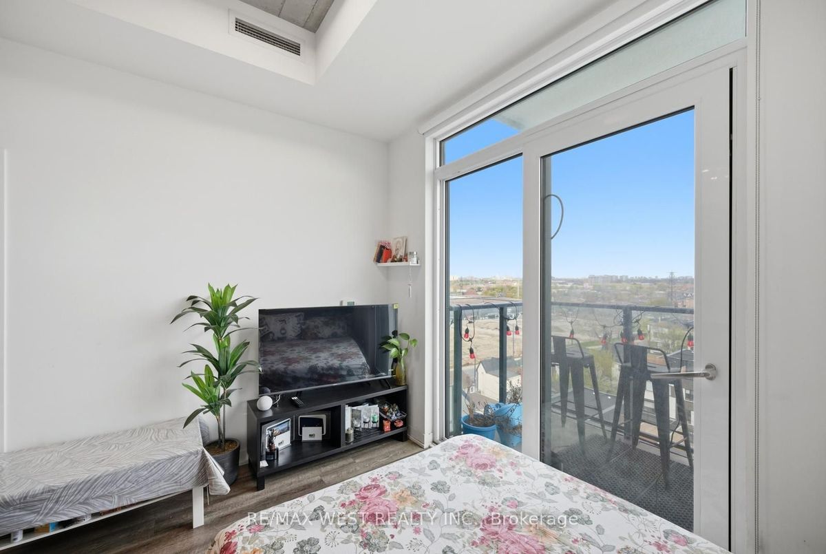 801-1808 St. Clair Avenue W 801-1808 St. Clair Avenue W Toronto W02