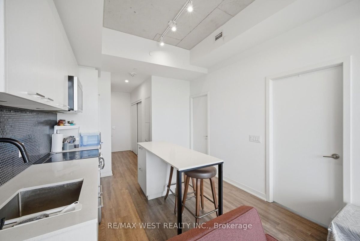 801-1808 St. Clair Avenue W 801-1808 St. Clair Avenue W Toronto W02