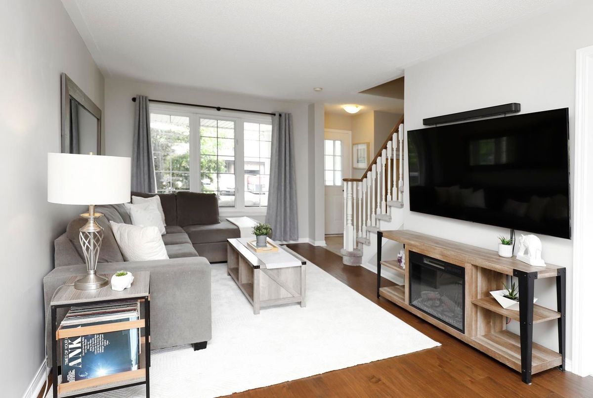 1521 Swann Crescent 1521 Swann Crescent Milton