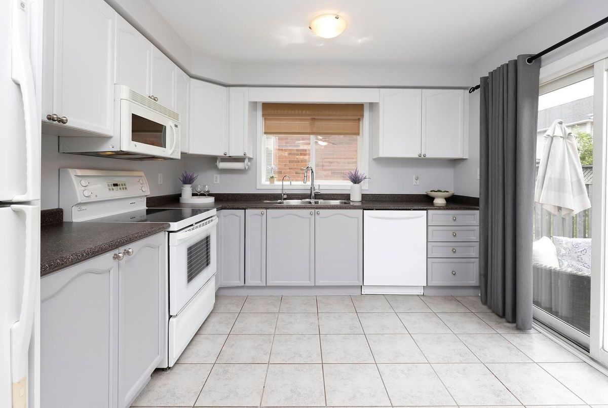 1521 Swann Crescent 1521 Swann Crescent Milton