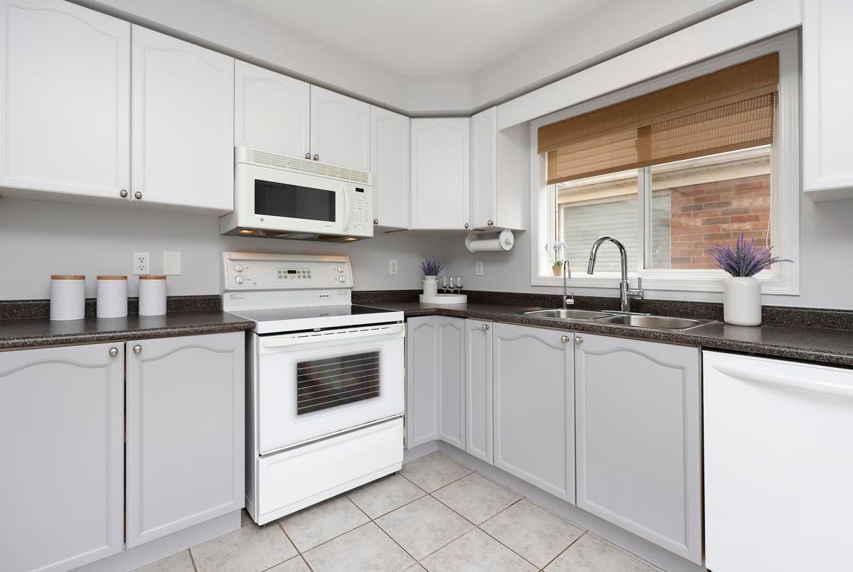 1521 Swann Crescent 1521 Swann Crescent Milton