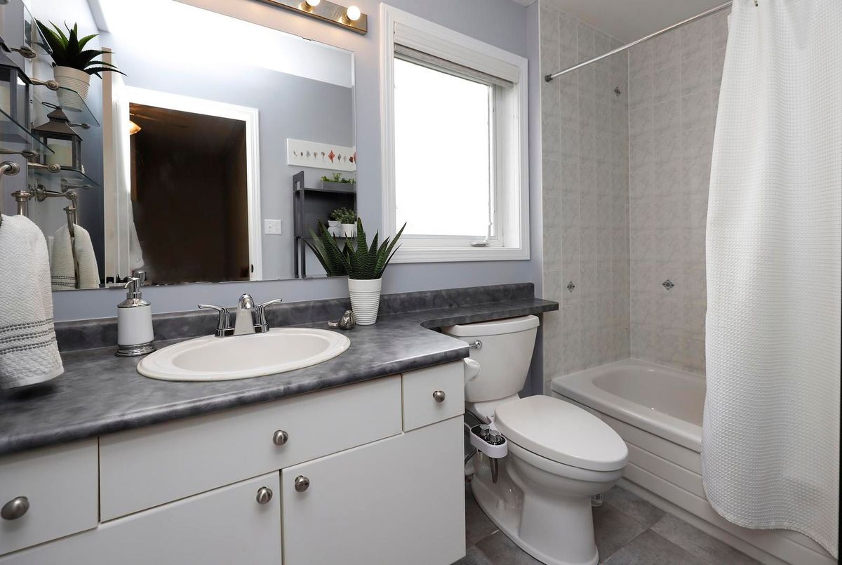 1521 Swann Crescent 1521 Swann Crescent Milton