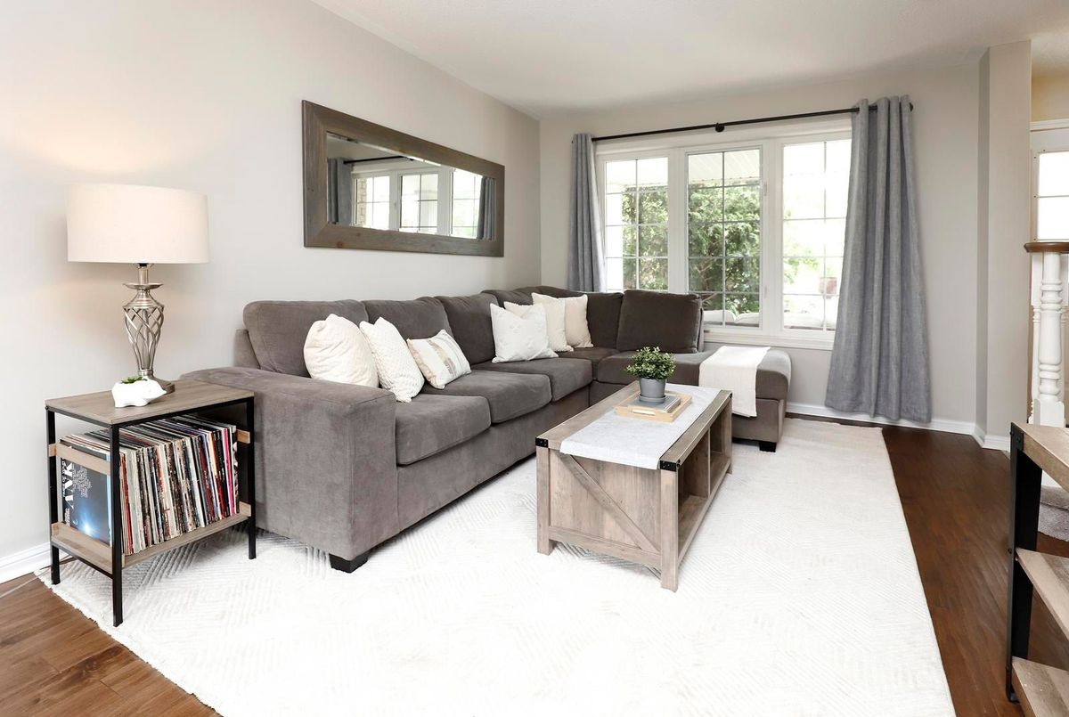 1521 Swann Crescent 1521 Swann Crescent Milton