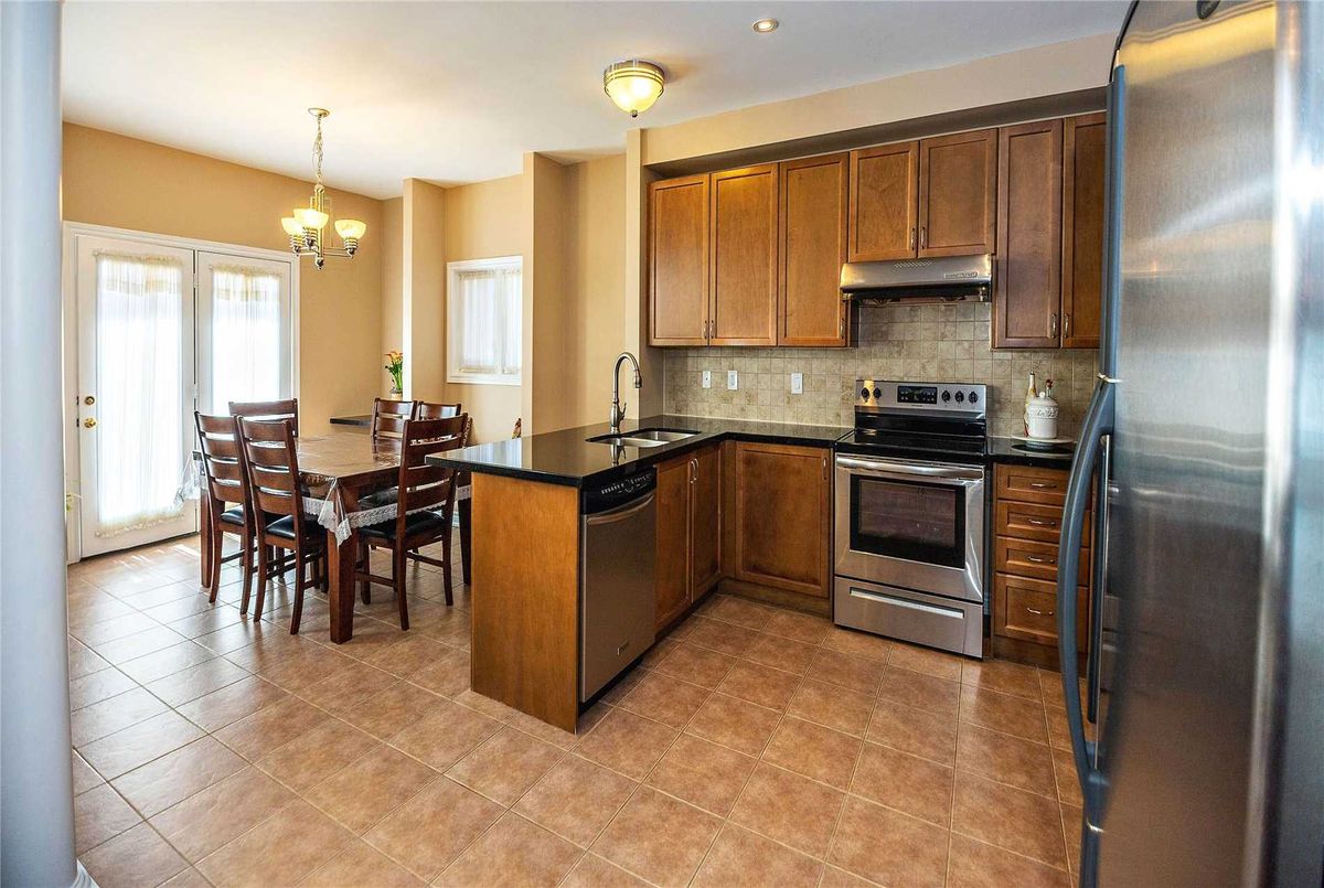 17 Regis Circ 17 Regis Circ Brampton