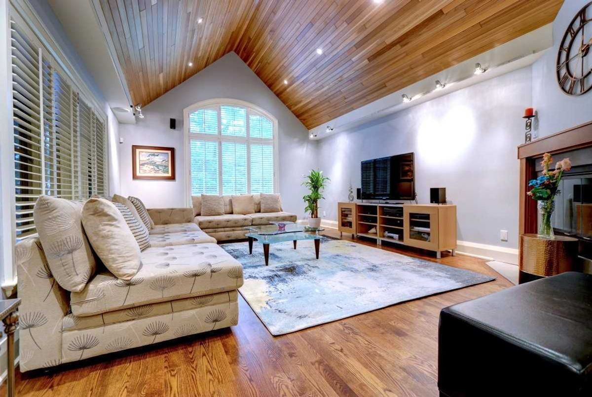 2209 Pineneedle Row 2209 Pineneedle Row Mississauga