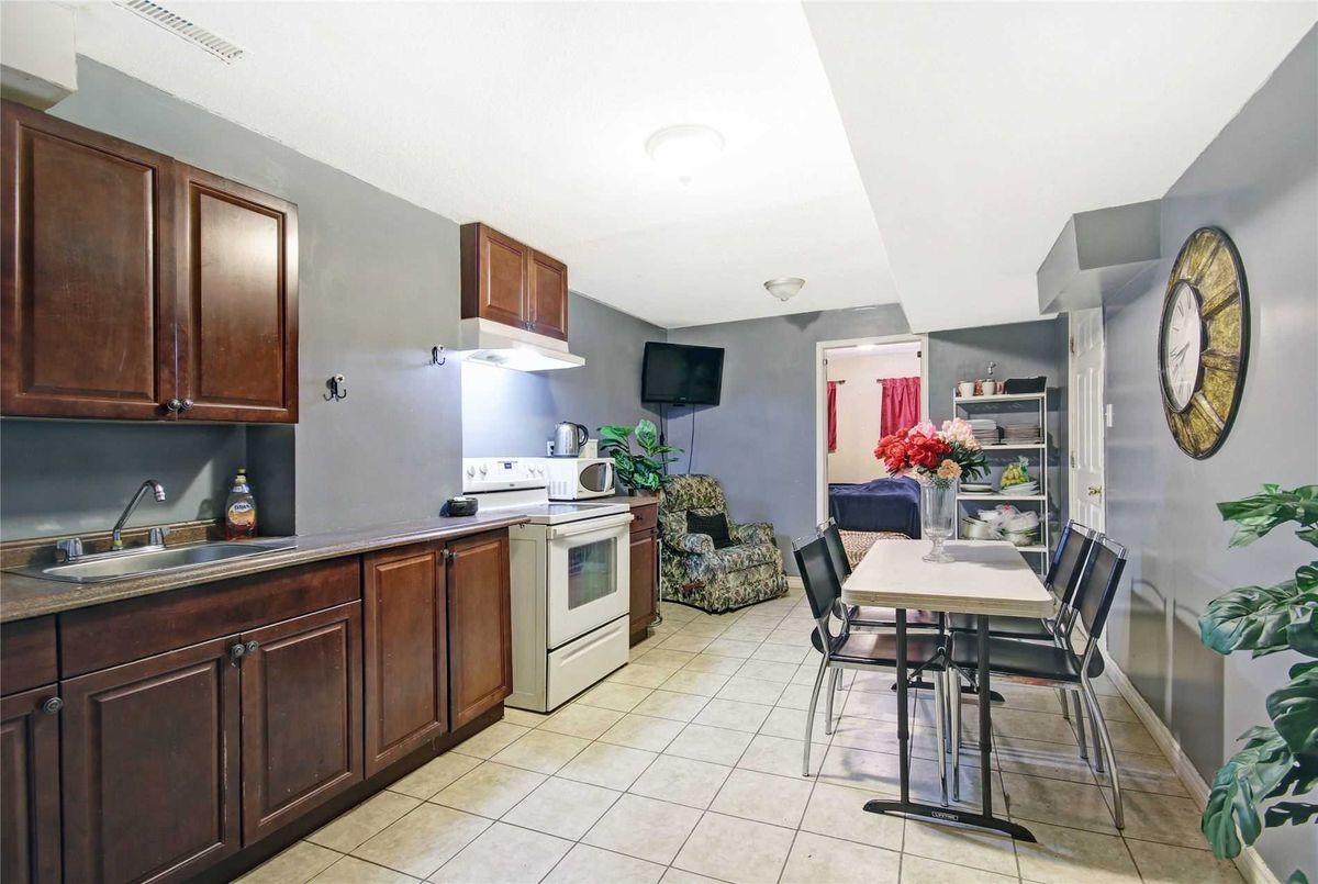 5975 Leeside Cres 5975 Leeside Cres Mississauga
