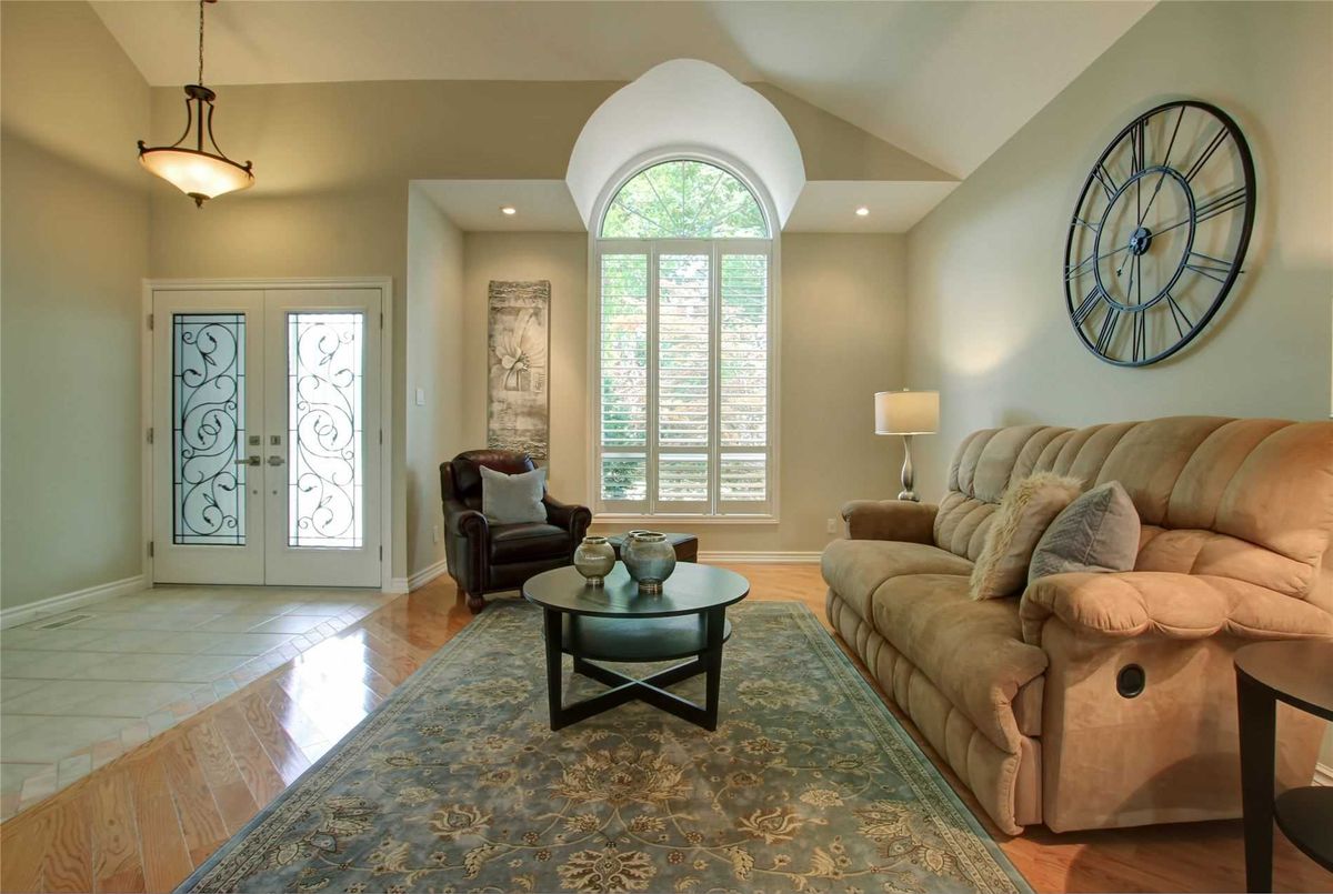 1091 Forestvale Dr 1091 Forestvale Dr Burlington