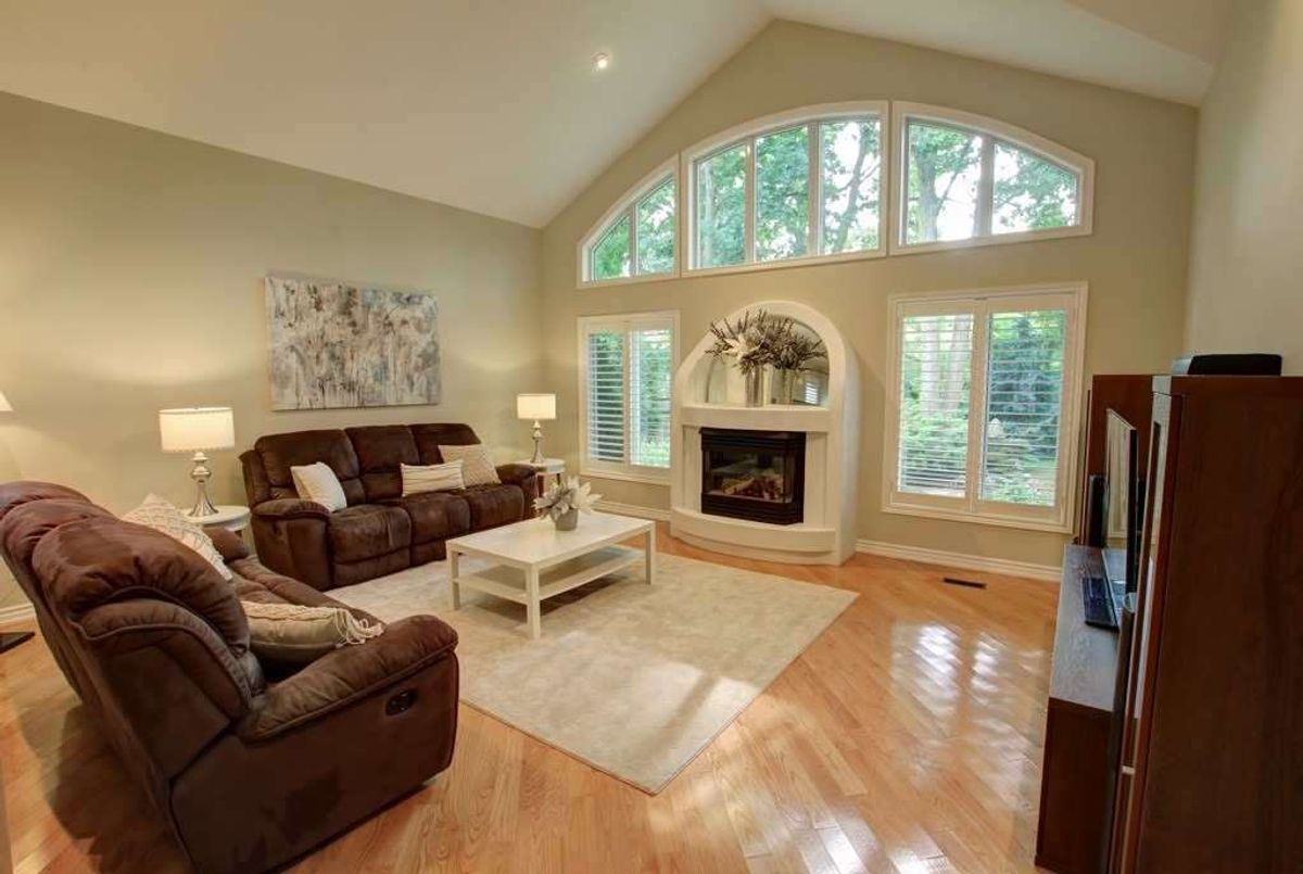 1091 Forestvale Dr 1091 Forestvale Dr Burlington