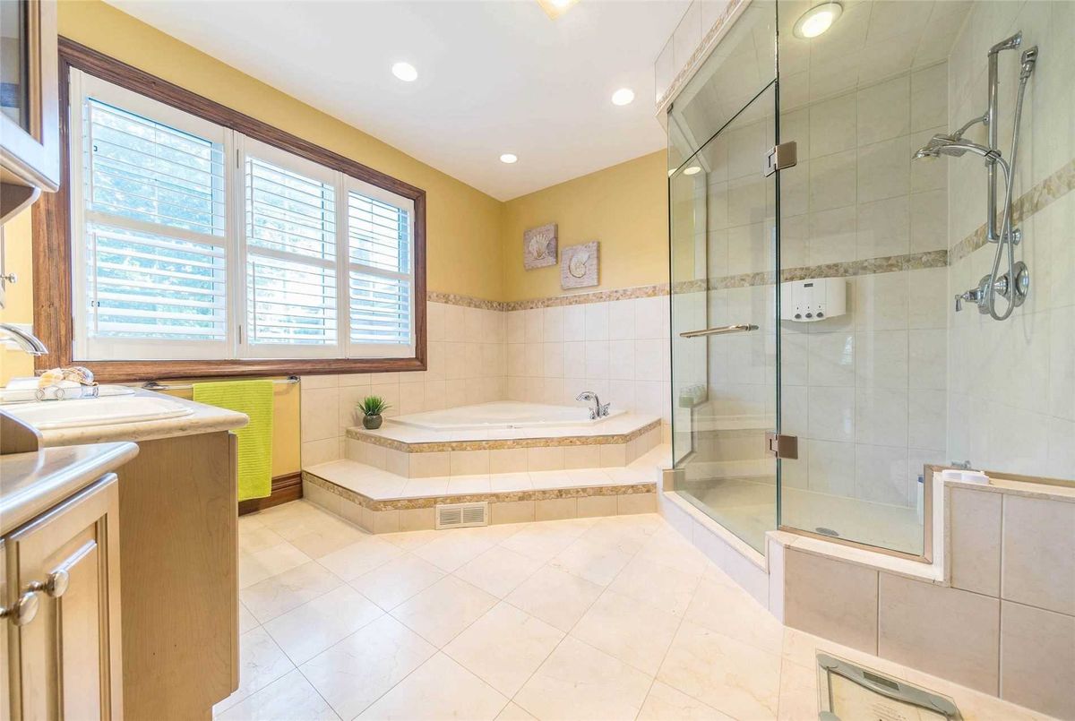 348 Maple Leaf Dr 348 Maple Leaf Dr Toronto