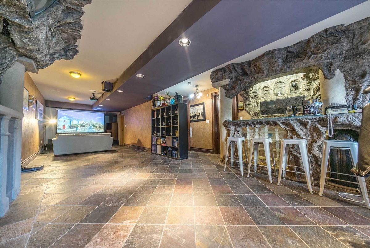 348 Maple Leaf Dr 348 Maple Leaf Dr Toronto
