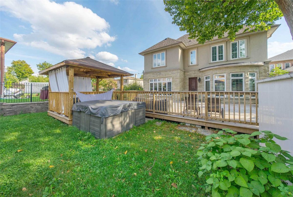 348 Maple Leaf Dr 348 Maple Leaf Dr Toronto