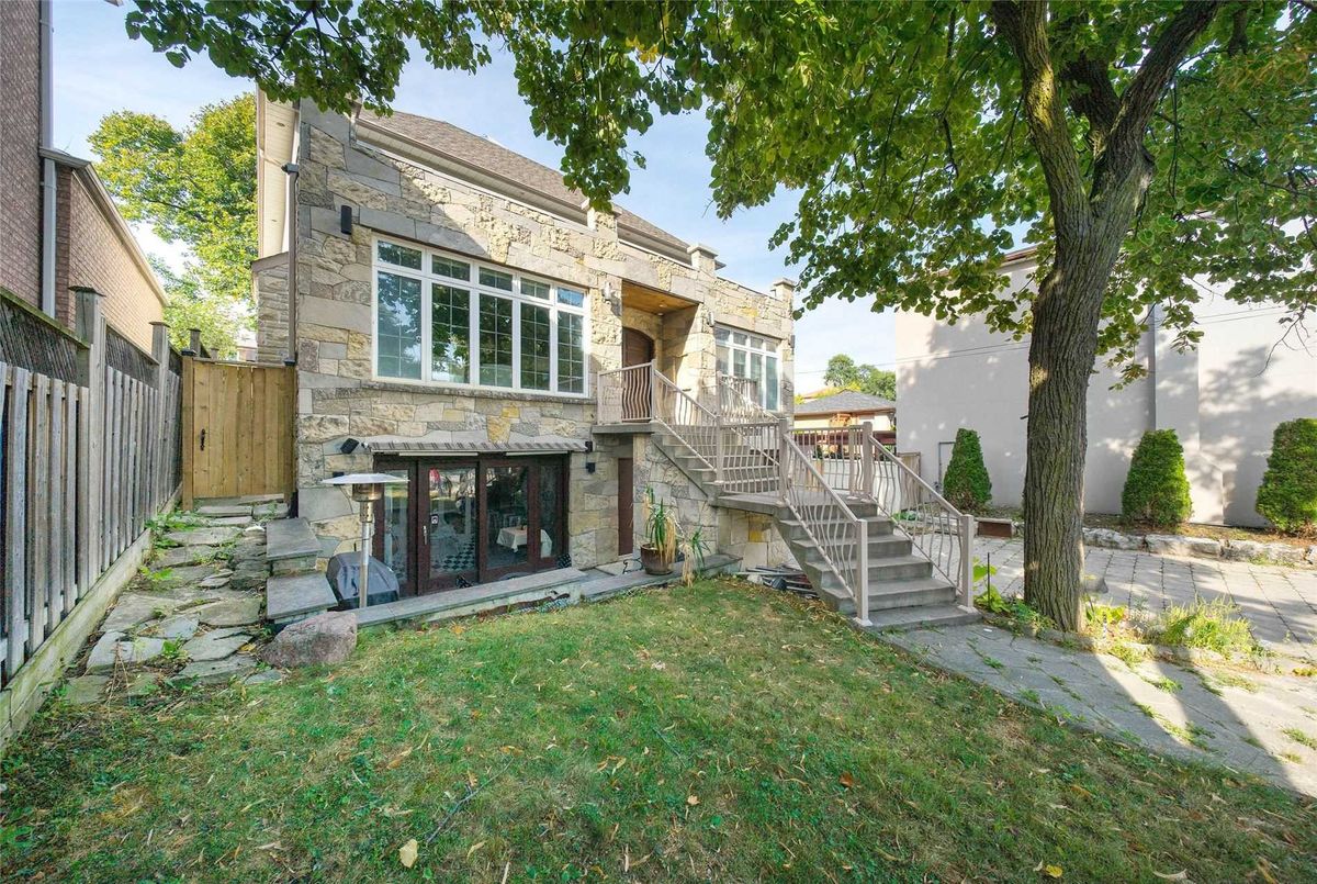348 Maple Leaf Dr 348 Maple Leaf Dr Toronto