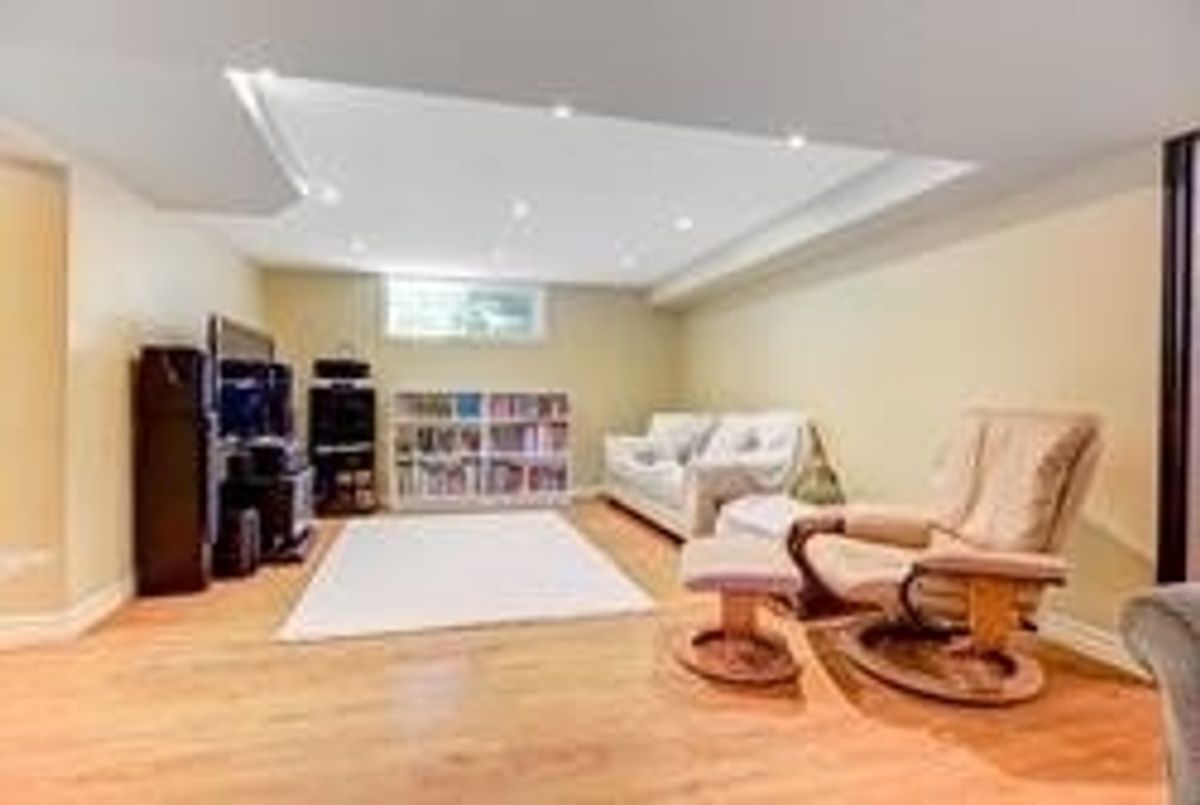 215 Briarhill Dr 215 Briarhill Dr Mississauga