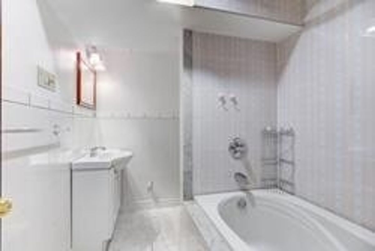 215 Briarhill Dr 215 Briarhill Dr Mississauga