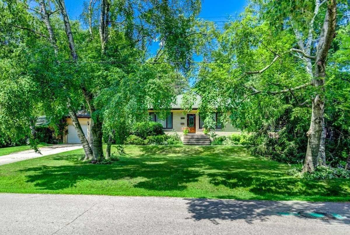 215 Briarhill Dr 215 Briarhill Dr Mississauga