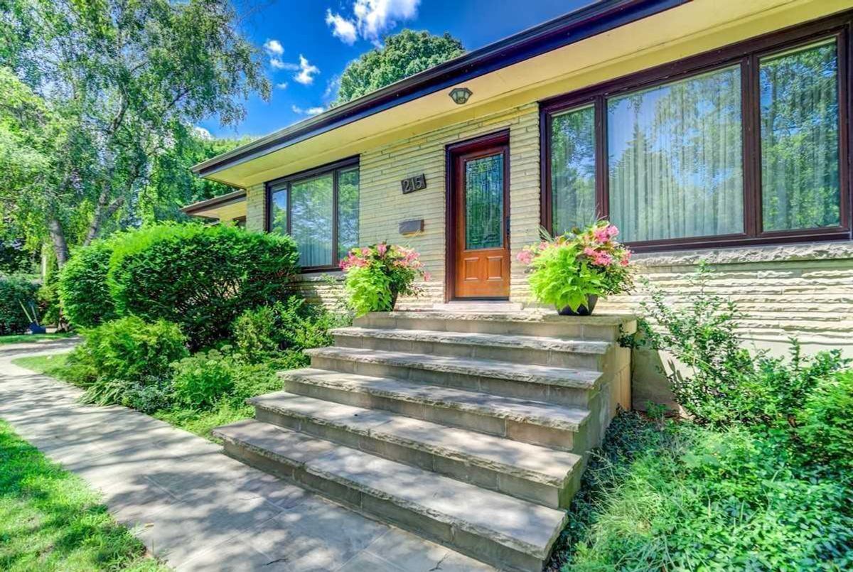 215 Briarhill Dr 215 Briarhill Dr Mississauga