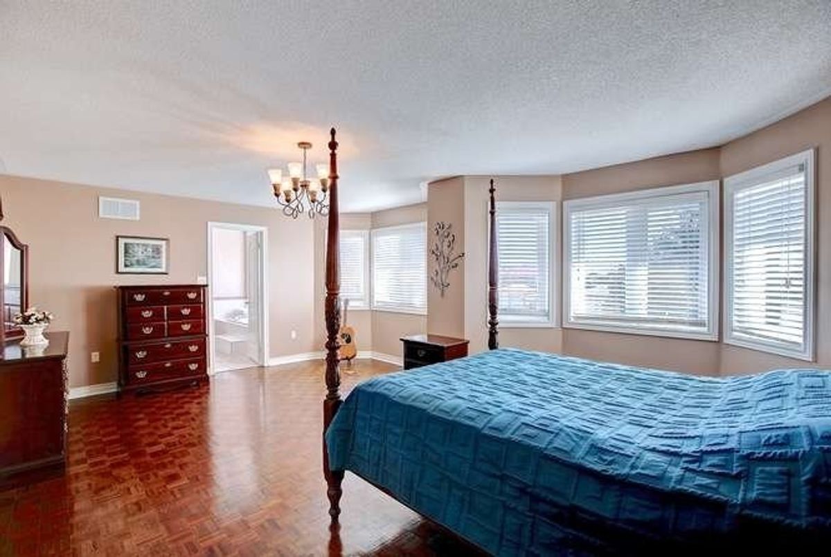 597 Bristol Rd W 597 Bristol Rd W Mississauga