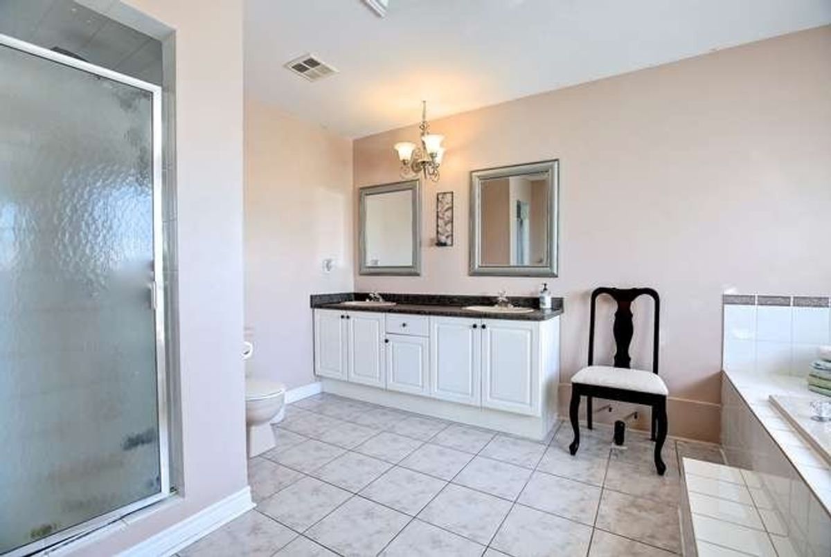 597 Bristol Rd W 597 Bristol Rd W Mississauga