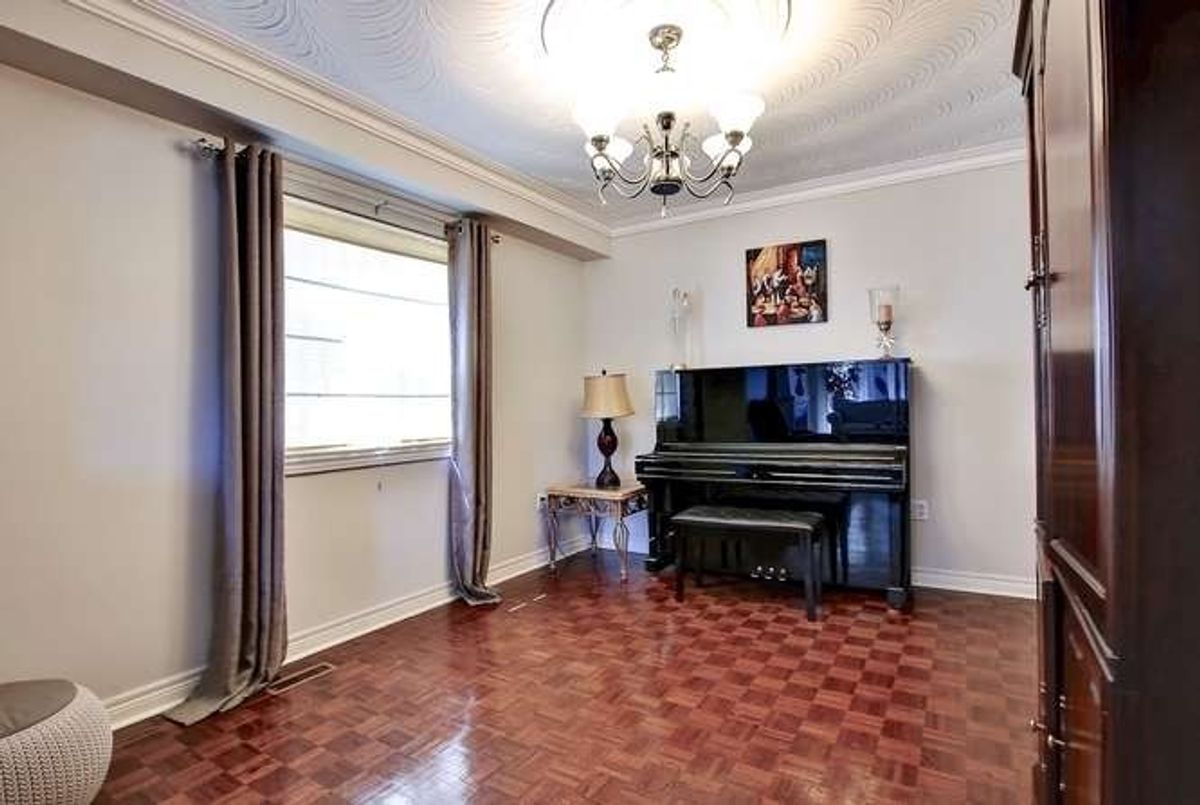 597 Bristol Rd W 597 Bristol Rd W Mississauga