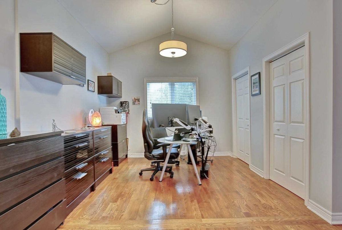 6 Chapel Rd 6 Chapel Rd Toronto