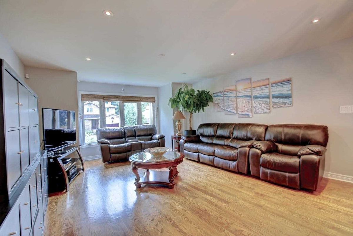 6 Chapel Rd 6 Chapel Rd Toronto