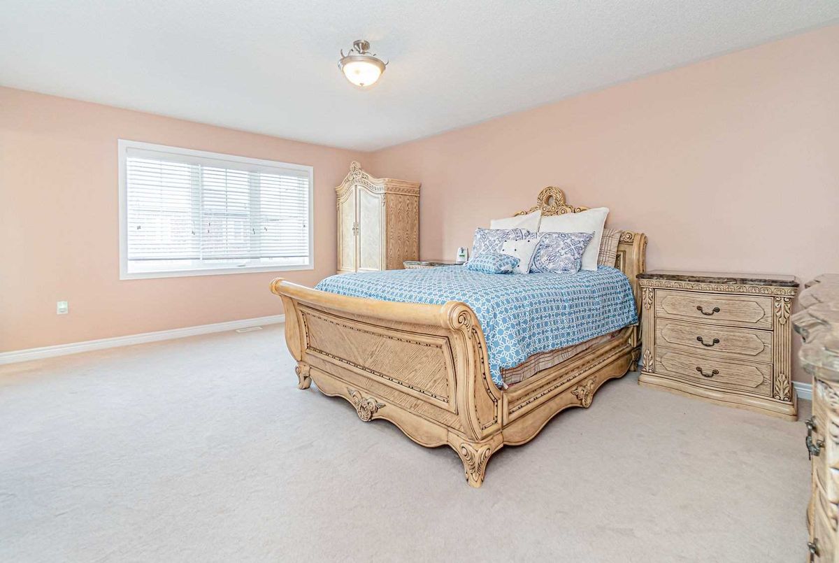 240 Dougall Ave 240 Dougall Ave Caledon