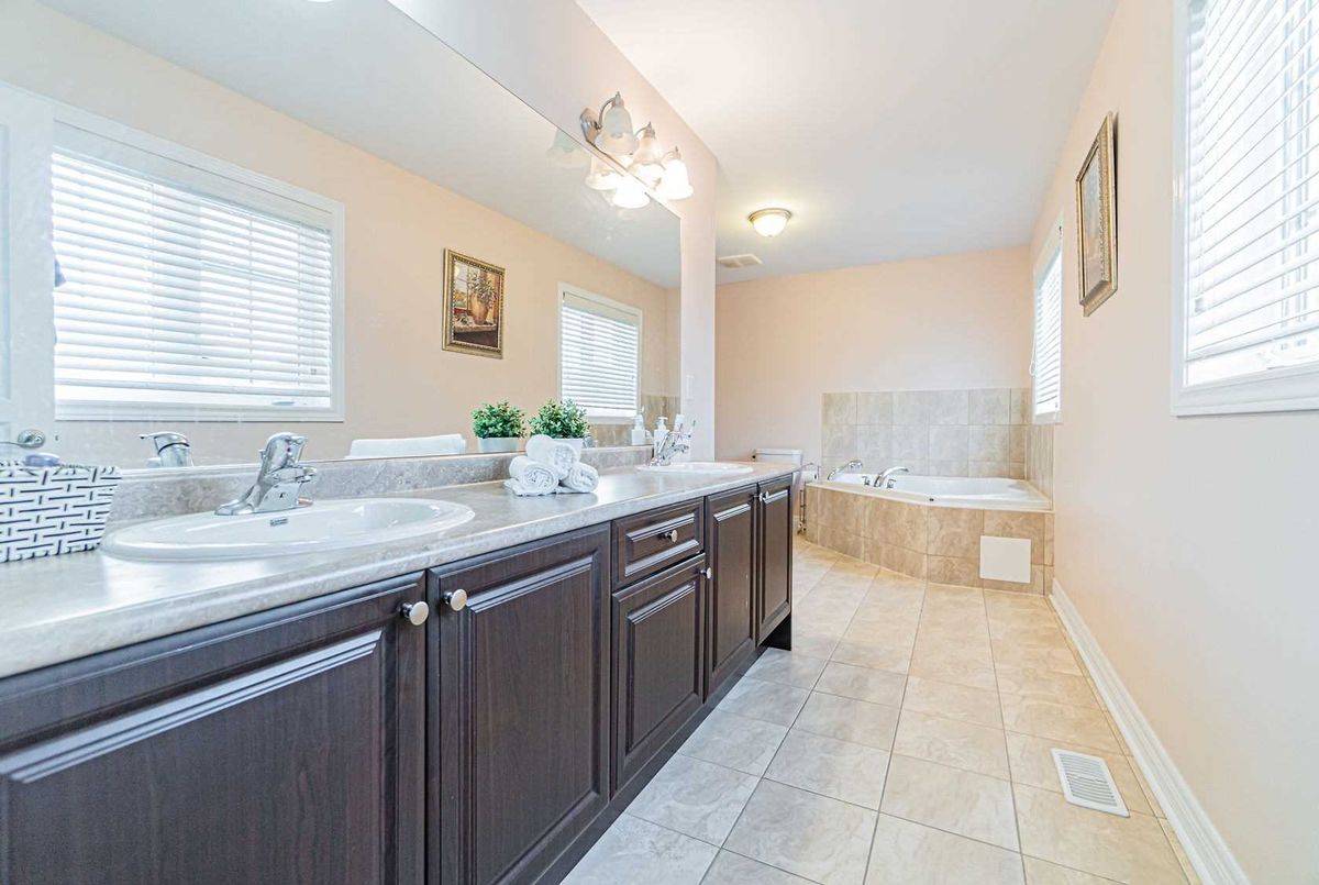 240 Dougall Ave 240 Dougall Ave Caledon