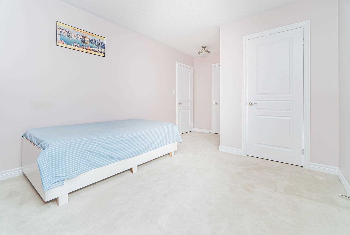 240 Dougall Ave 240 Dougall Ave Caledon
