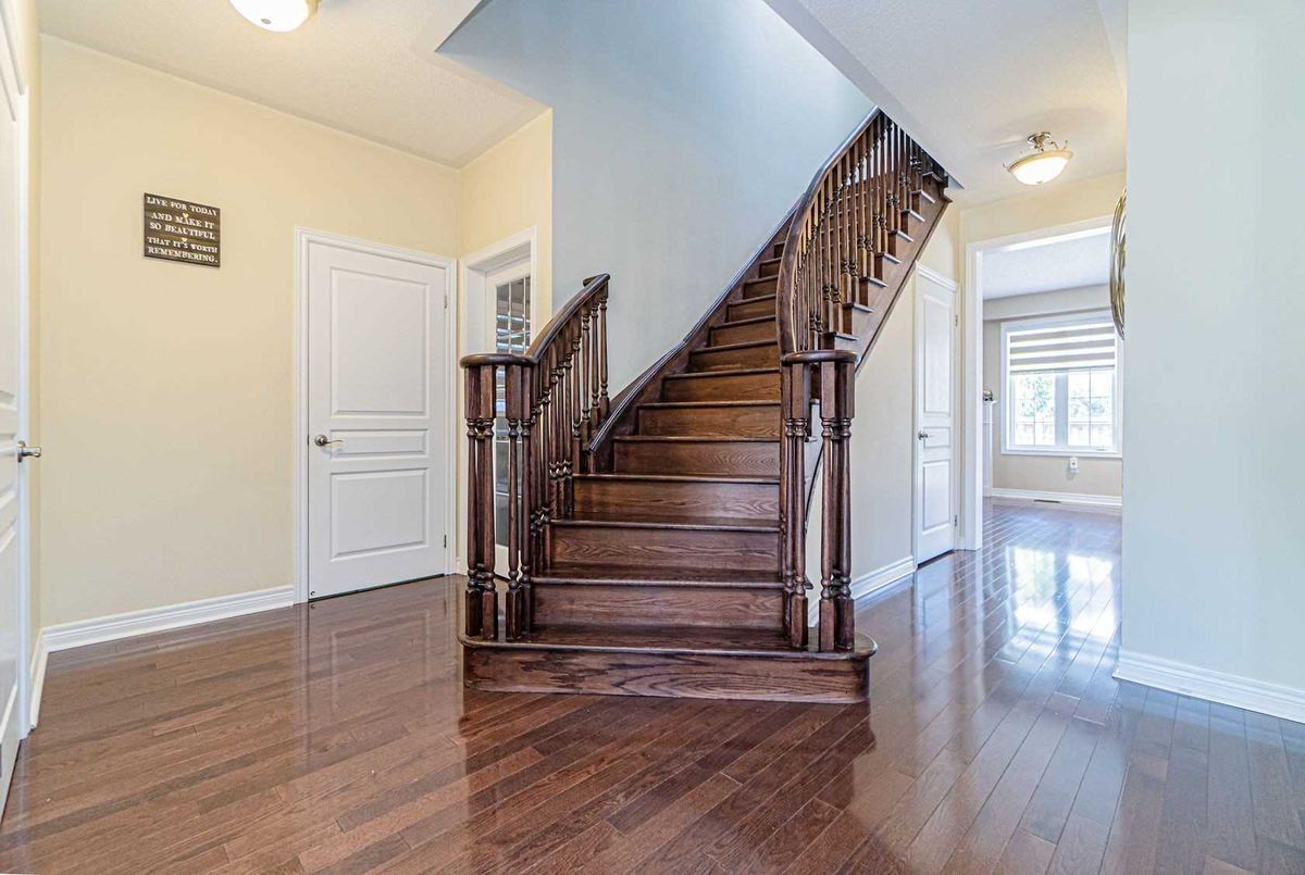 240 Dougall Ave 240 Dougall Ave Caledon