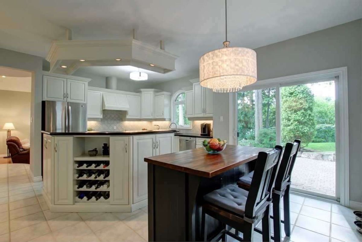 1091 Forestvale Dr 1091 Forestvale Dr Burlington