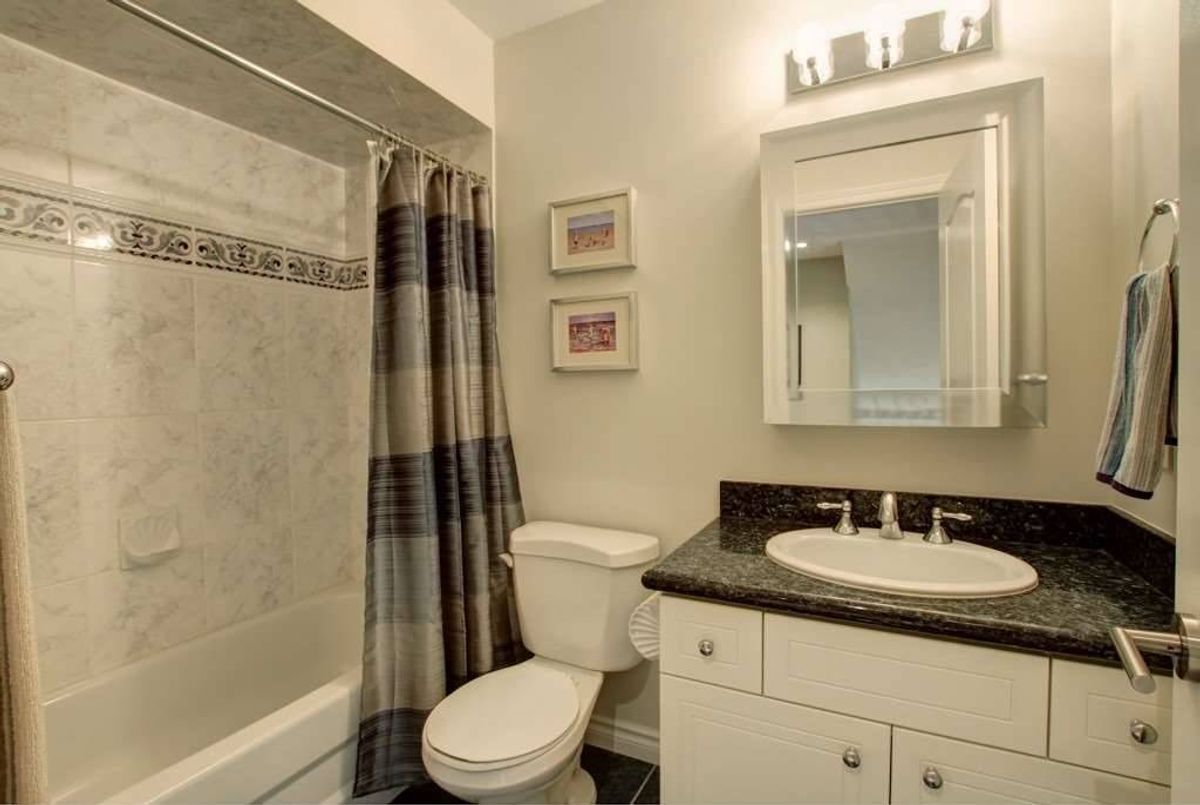 1091 Forestvale Dr 1091 Forestvale Dr Burlington