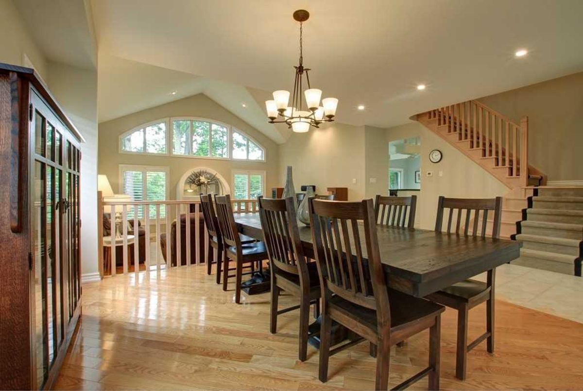 1091 Forestvale Dr 1091 Forestvale Dr Burlington