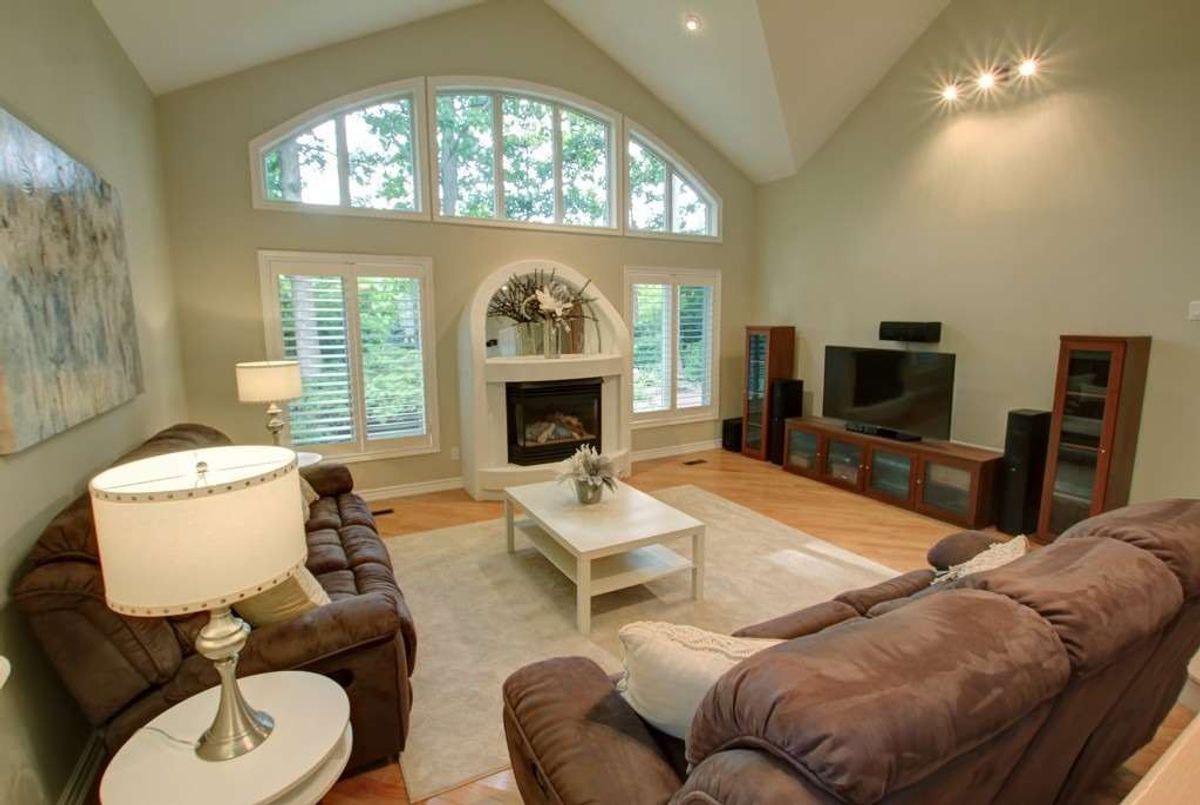 1091 Forestvale Dr 1091 Forestvale Dr Burlington