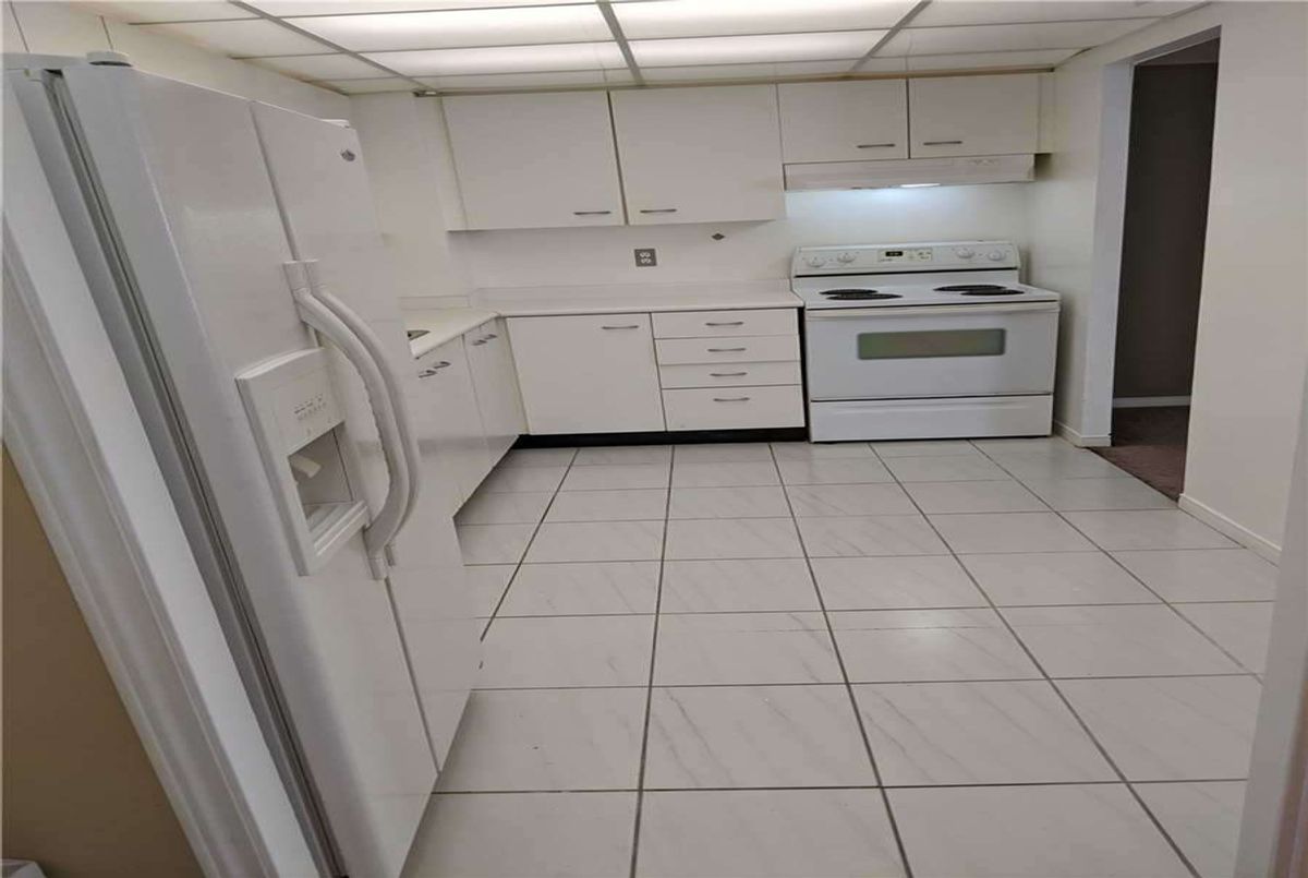 302-155 Hillcrest Ave 302-155 Hillcrest Ave Mississauga