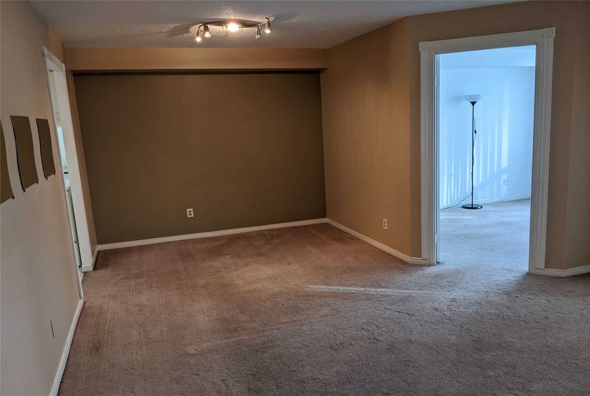 302-155 Hillcrest Ave 302-155 Hillcrest Ave Mississauga