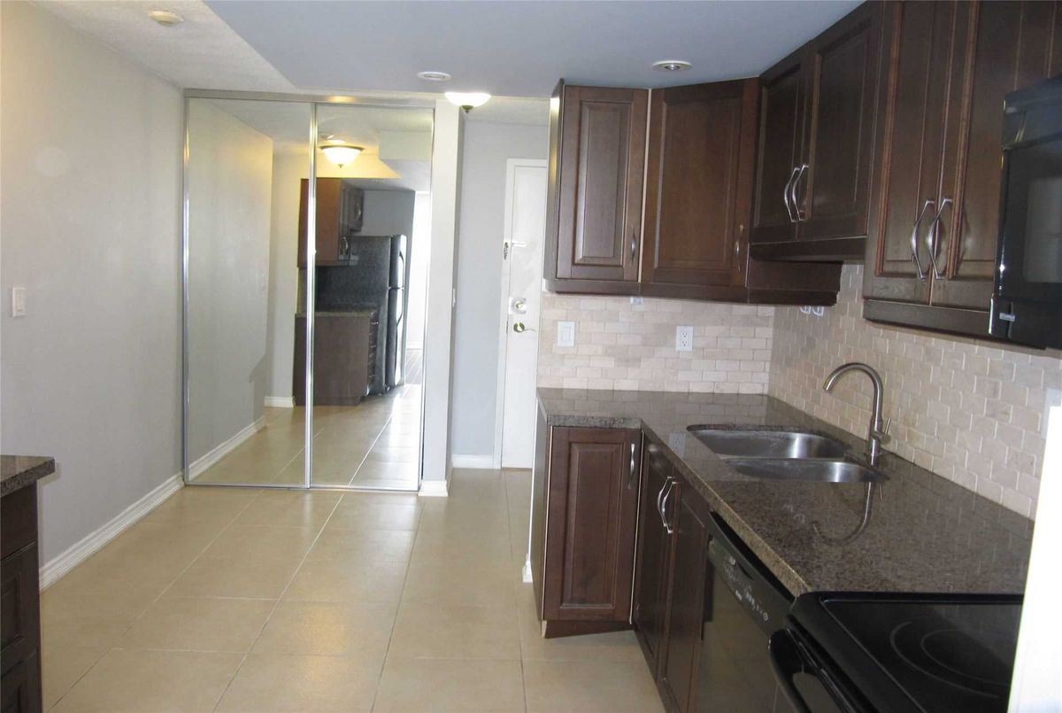711-155 Hillcrest Ave 711-155 Hillcrest Ave Mississauga