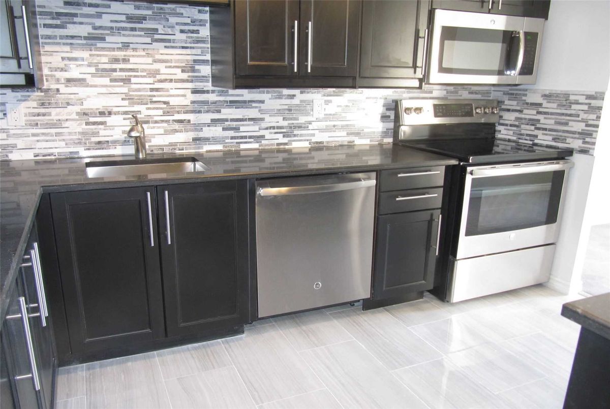 1611-135 Hillcrest Ave 1611-135 Hillcrest Ave Mississauga