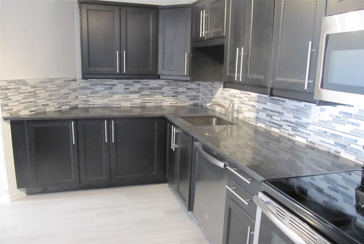 1611-135 Hillcrest Ave 1611-135 Hillcrest Ave Mississauga
