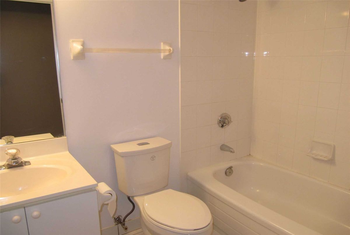 1611-135 Hillcrest Ave 1611-135 Hillcrest Ave Mississauga