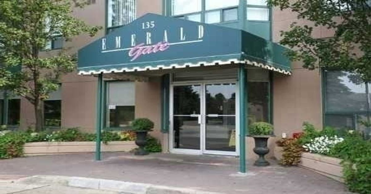 1611-135 Hillcrest Ave Mississauga