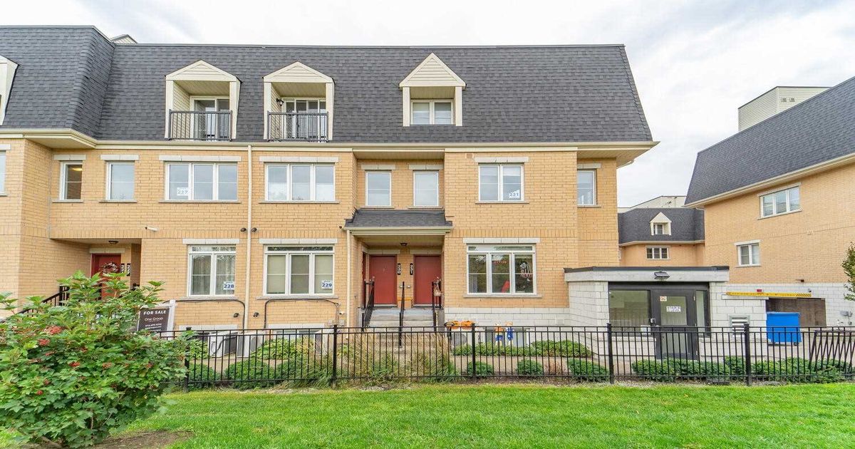 229-380 Hopewell Ave Toronto