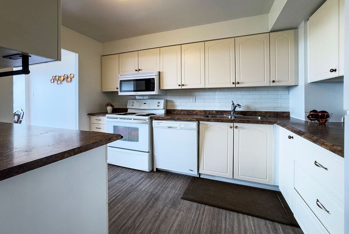 707-2760 Carousel Crescent 707-2760 Carousel Crescent Blossom Park - Airport and Area