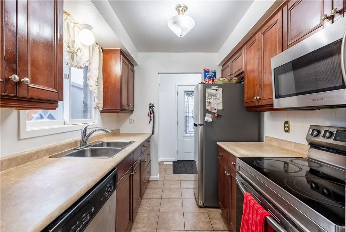97 Guildwood Drive 97 Guildwood Drive Hamilton