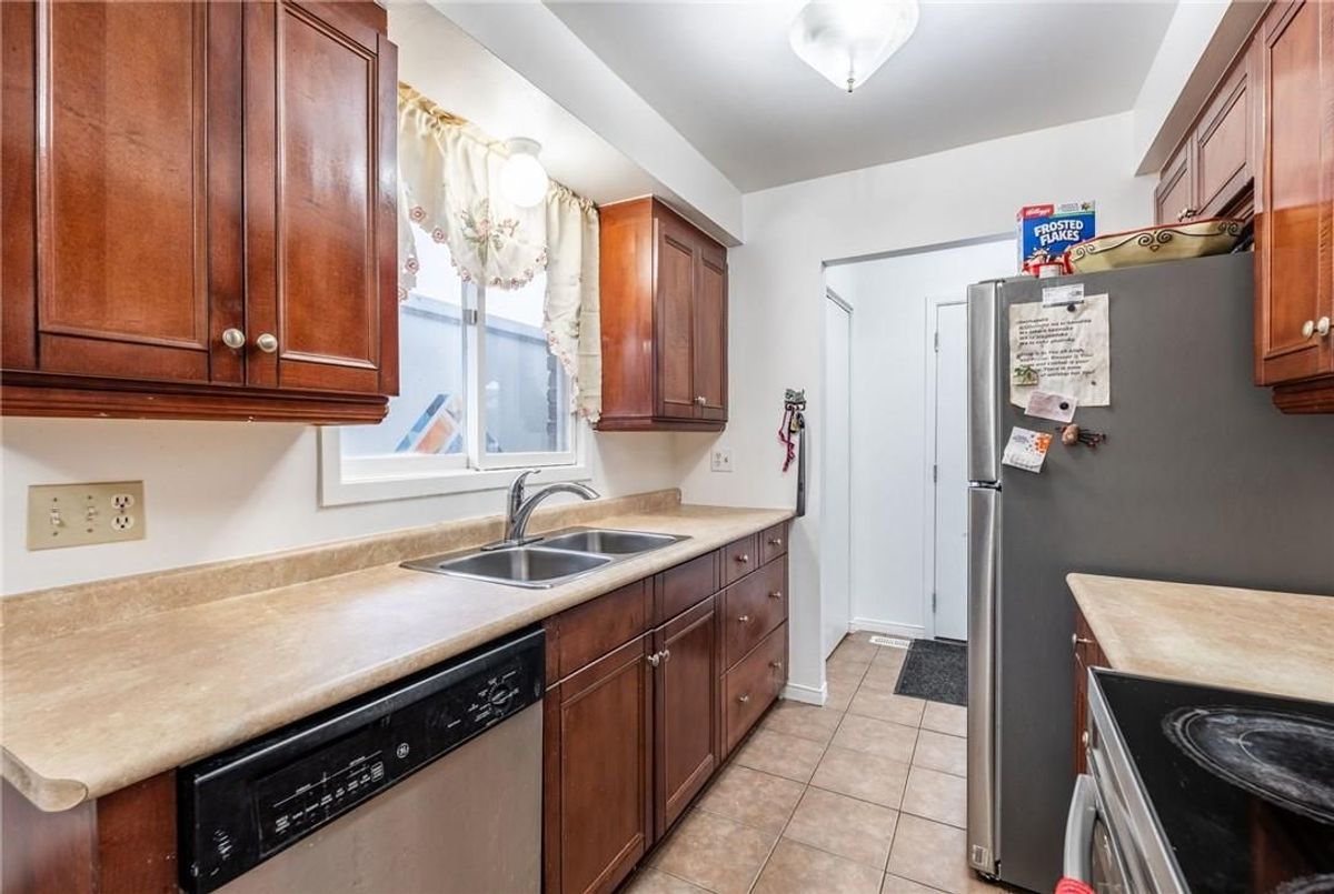 97 Guildwood Drive 97 Guildwood Drive Hamilton
