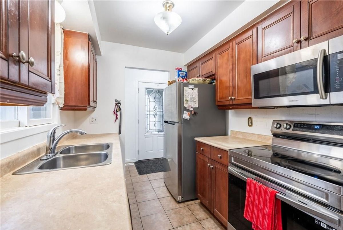 97 Guildwood Drive 97 Guildwood Drive Hamilton