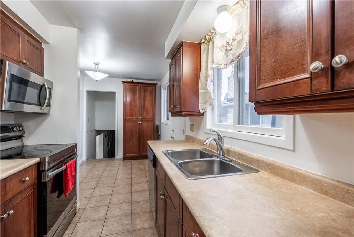 97 Guildwood Drive 97 Guildwood Drive Hamilton
